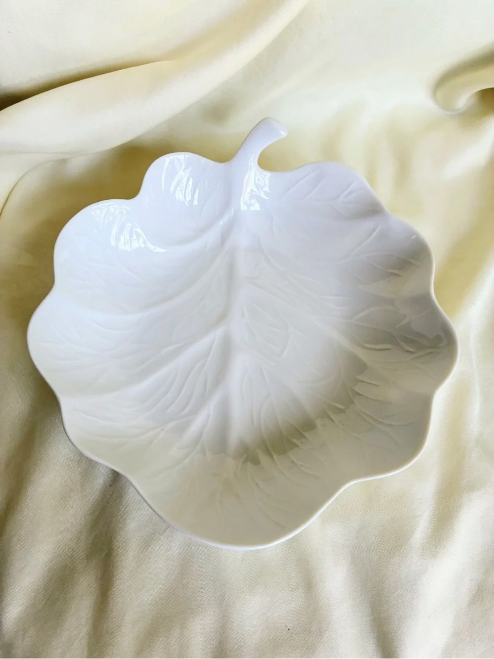 Crate & Barrel Leaf Dish/Bowl 5.25